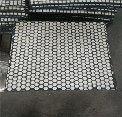 圆筒混料机应用于耐磨陶瓷复合衬板的优点是什么？