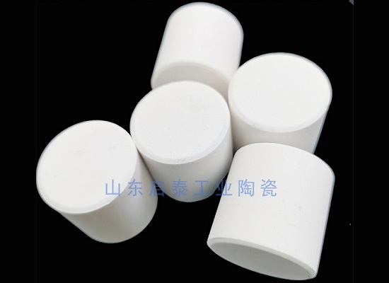 各种尺寸氧化铝圆柱