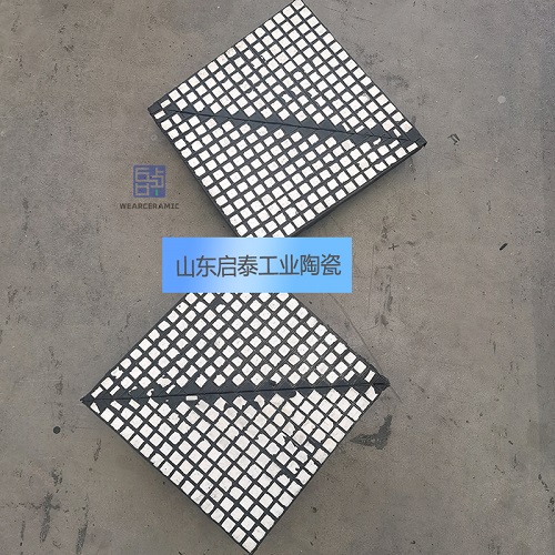 耐磨陶瓷衬板：工业耐磨领域的“防护铠甲”