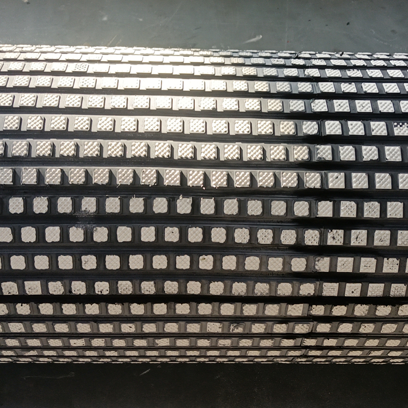 陶瓷滚筒包胶具备优异的抗冲击能力